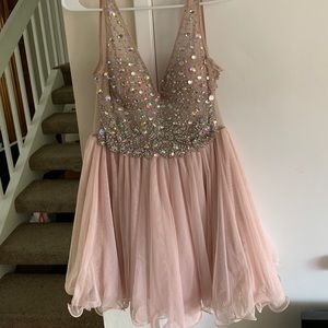 ELEGANT ENAMORING short homecoming/formal dress!